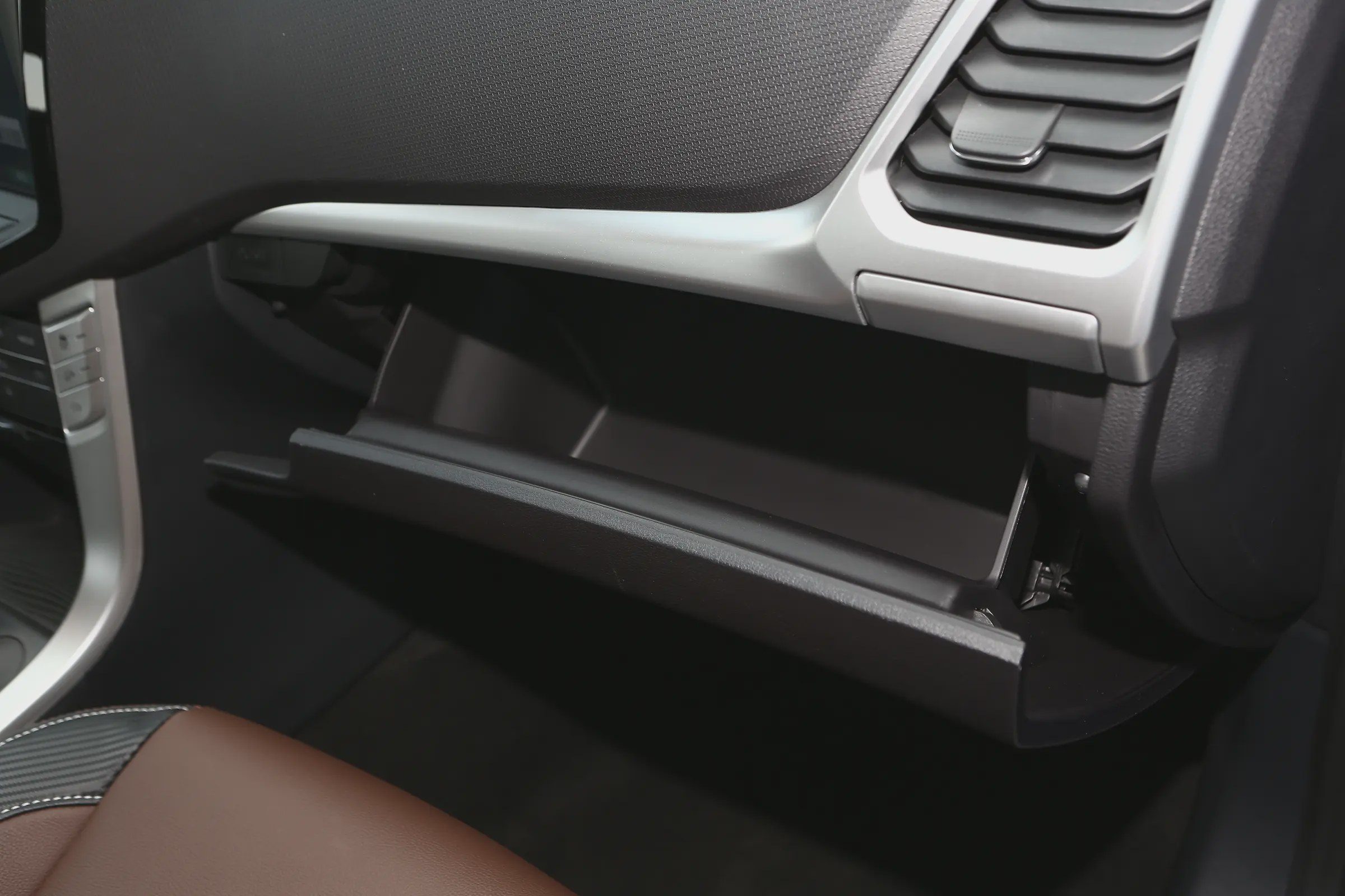 2019 Maxus T70 automatic 2WD